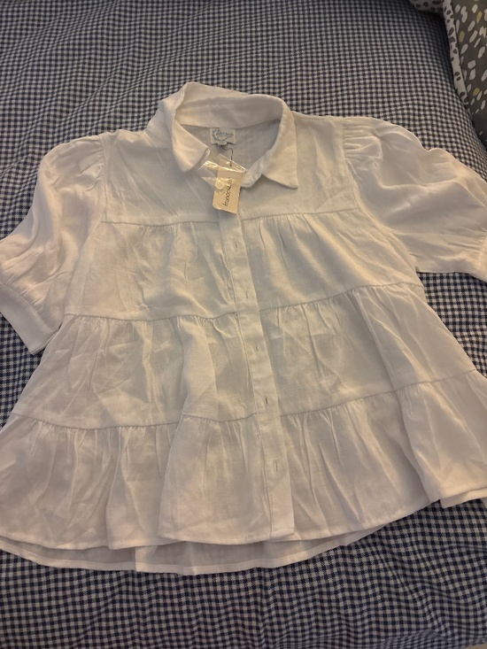 Francesca's Collections Tops - White button up shirt